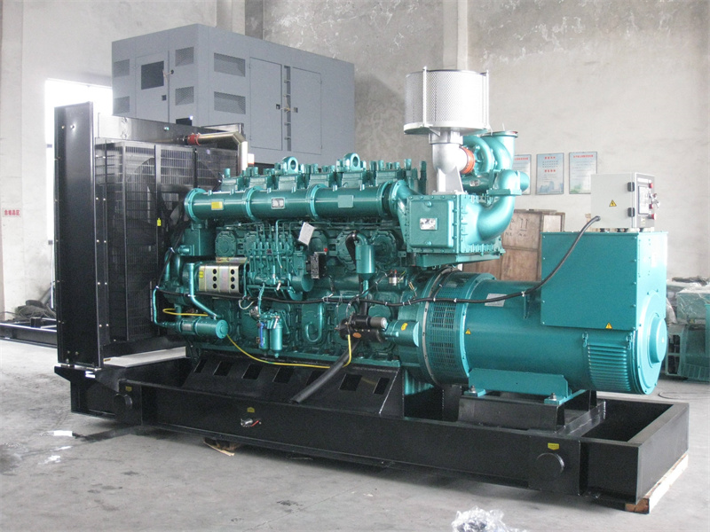 庆阳200KW 柴油发电机的油耗是多少？