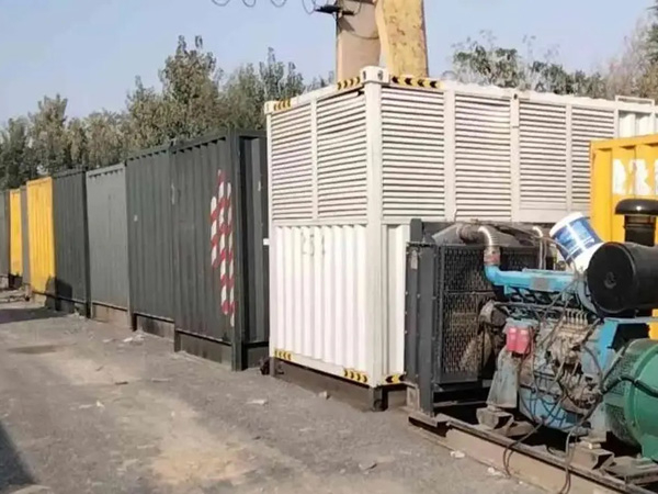 庆阳200KW柴油发电机机组每小时油耗是多少？
